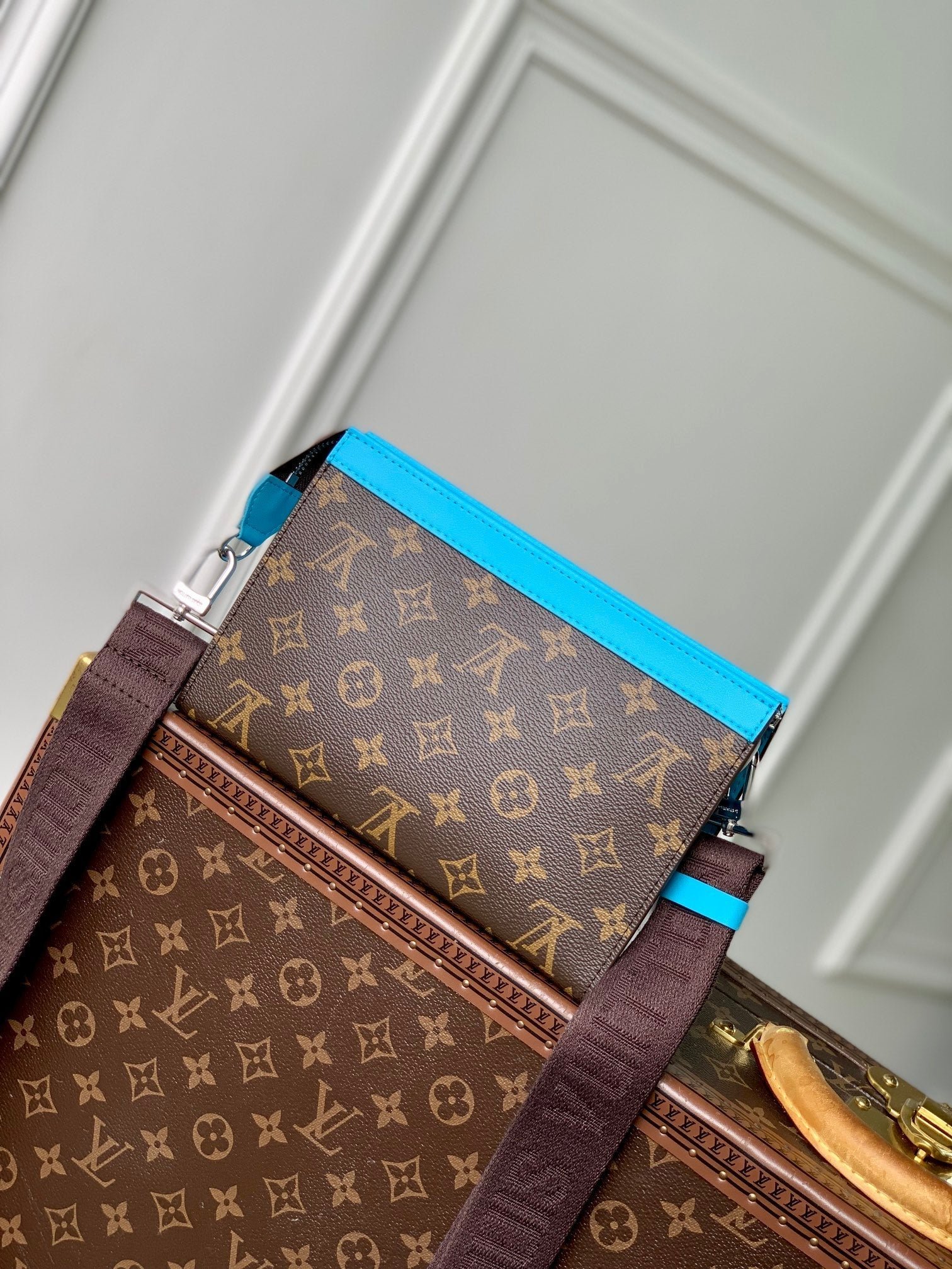 {Style No: 66OG7A17} GASTON WEARABLE WALLET 18 IN BROWN MONOGRAM CANVAS MIX SKY CALFSKIN - Image 8