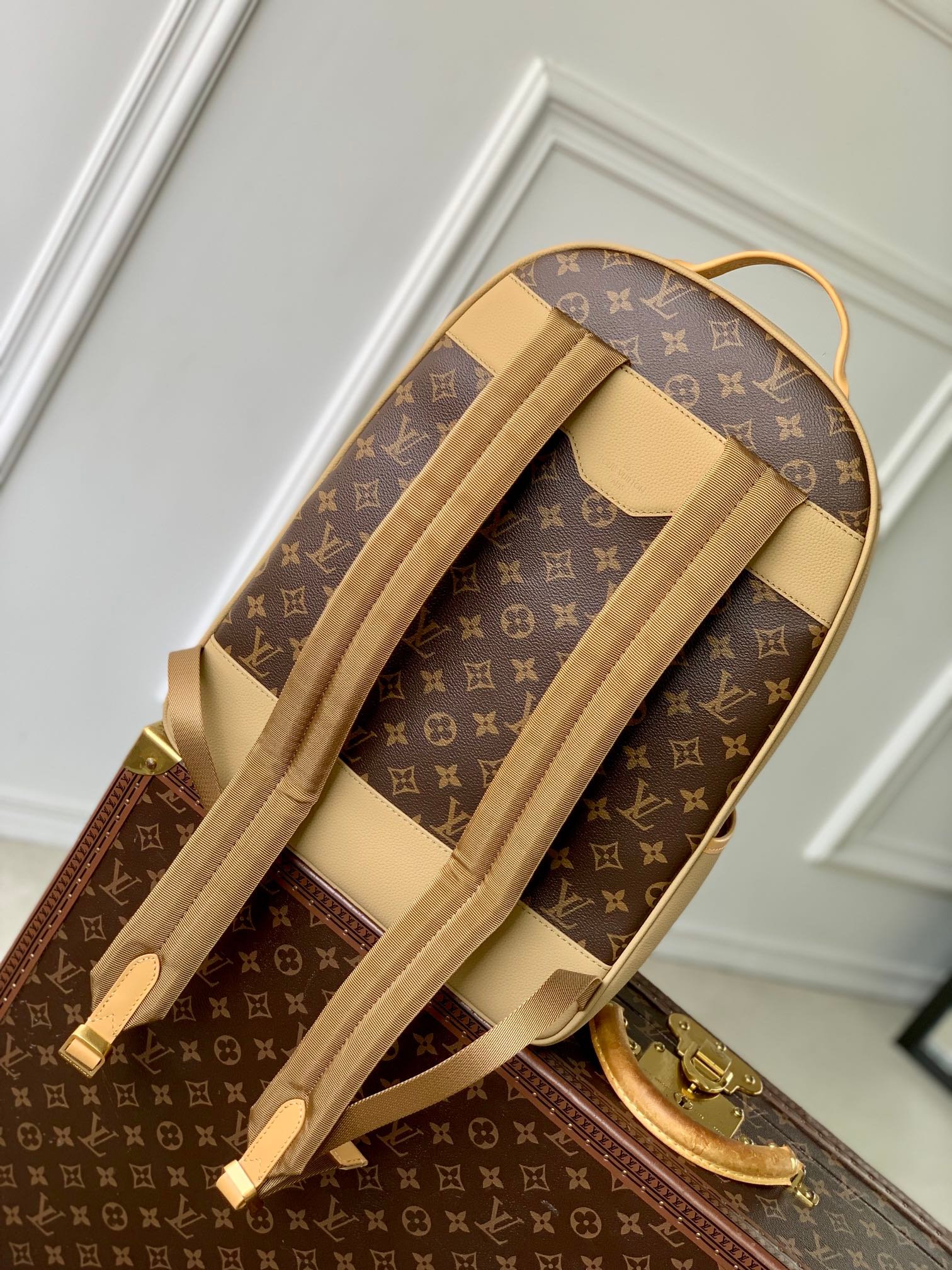 {Style No: V7AGW6IJ} OUTDOOR BACKPACK 44 IN BEIGE CALFSKIN AND BROWN MONOGRAM CANVAS - Image 8