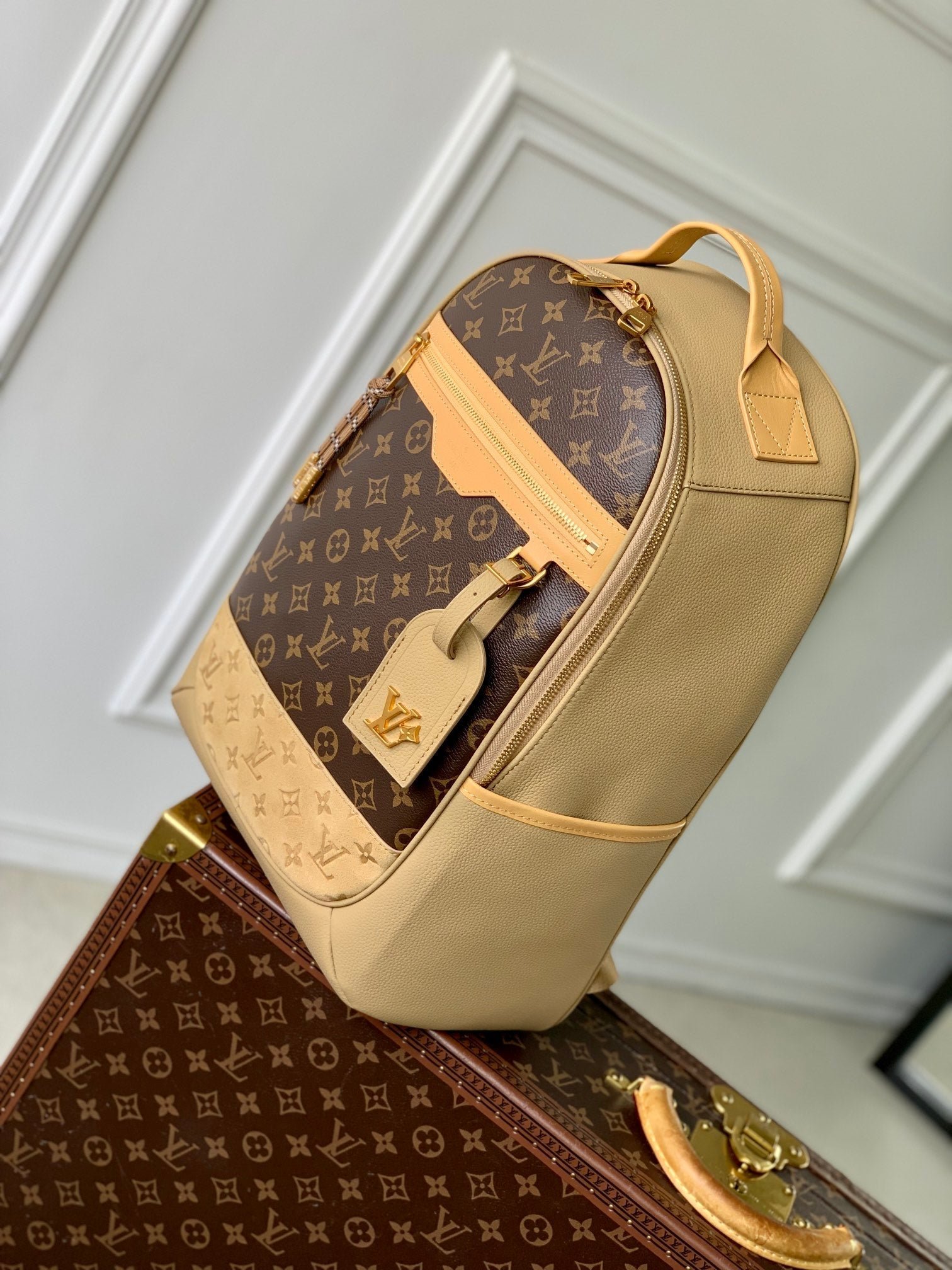 {Style No: V7AGW6IJ} OUTDOOR BACKPACK 44 IN BEIGE CALFSKIN AND BROWN MONOGRAM CANVAS - Image 9
