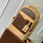{Style No: V7AGW6IJ} OUTDOOR BACKPACK 44 IN BEIGE CALFSKIN AND BROWN MONOGRAM CANVAS