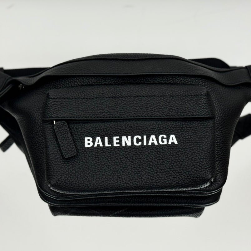 {Style No: SPPSIE4J} EVERYDAY BELTPACK 40 IN BLACK GRAINED CALFSKIN