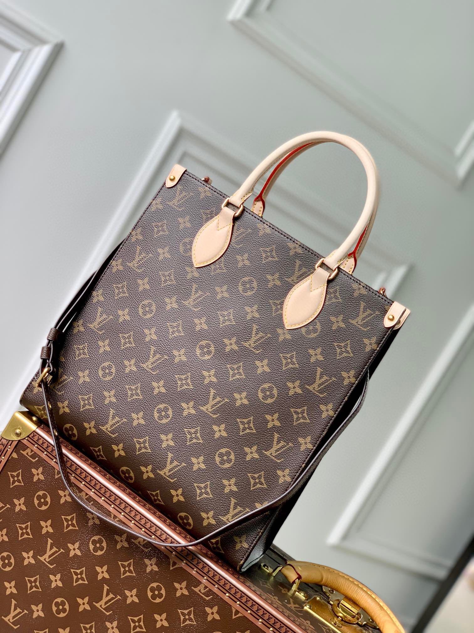 {Style No: QS5S4VFR} SAC PLAT 30CM MONOGRAM CANVAS - Image 2