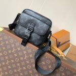 {Style No: 2H1J2CDF} LV 25S GETAWAY MESSENGER BAG 20 IN BLACK MONOGRAM ECLIPSE CANVAS