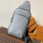 {Style No: YDPLHEFI} AVENUE SLINGBAG 31 IN GREY TAIGA LEATHER