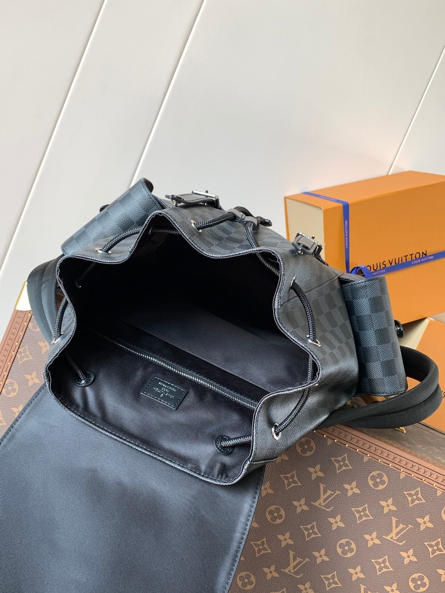 {Style No: K3647S58} CHRISTOPHER MM BACKPACK 47 IN BLACK DAMIER GRAPHITE CANVAS - Image 5