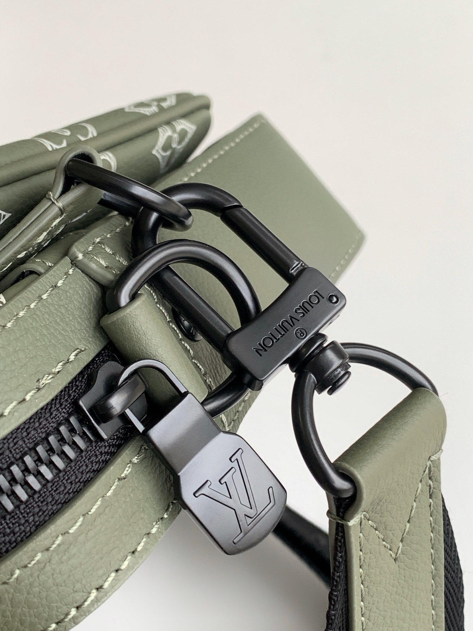 {Style No: IJY6H3DL} TRIO MESSENGER BAG 25 IN GREEN MONOGRAM SHADOW CALFSKIN - Image 9