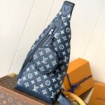 {Style No: LB2IL3OB} DUO CROSSBAG BAG 42 IN BLUE AND WHITE MONOGRAM SHADOW COWHIDE