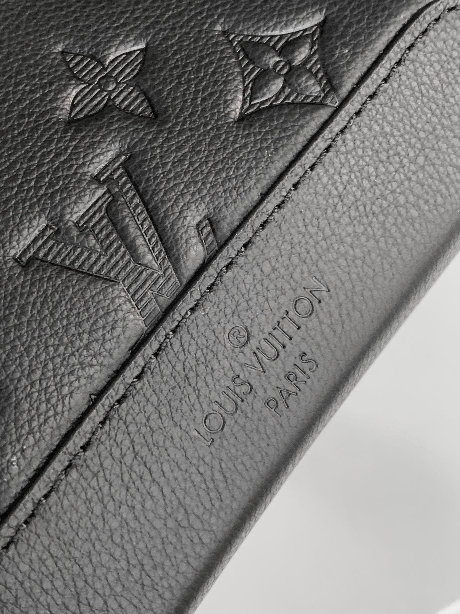 {Style No: 9H2WCYMK} DUO CROSSBAG BAG 42 IN BLACK EMBOSSED CALFSKIN - Image 5