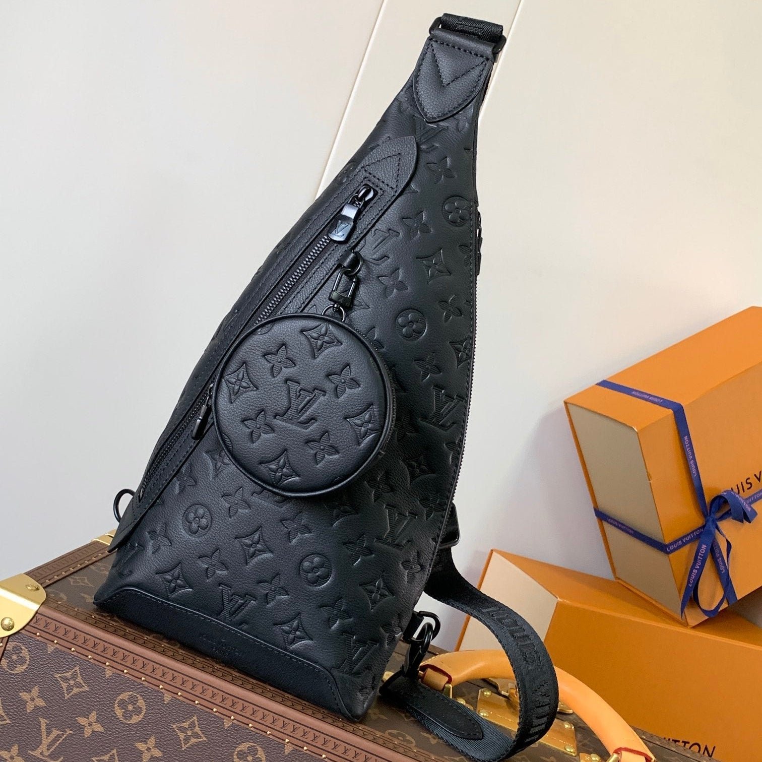{Style No: 9H2WCYMK} DUO CROSSBAG BAG 42 IN BLACK EMBOSSED CALFSKIN
