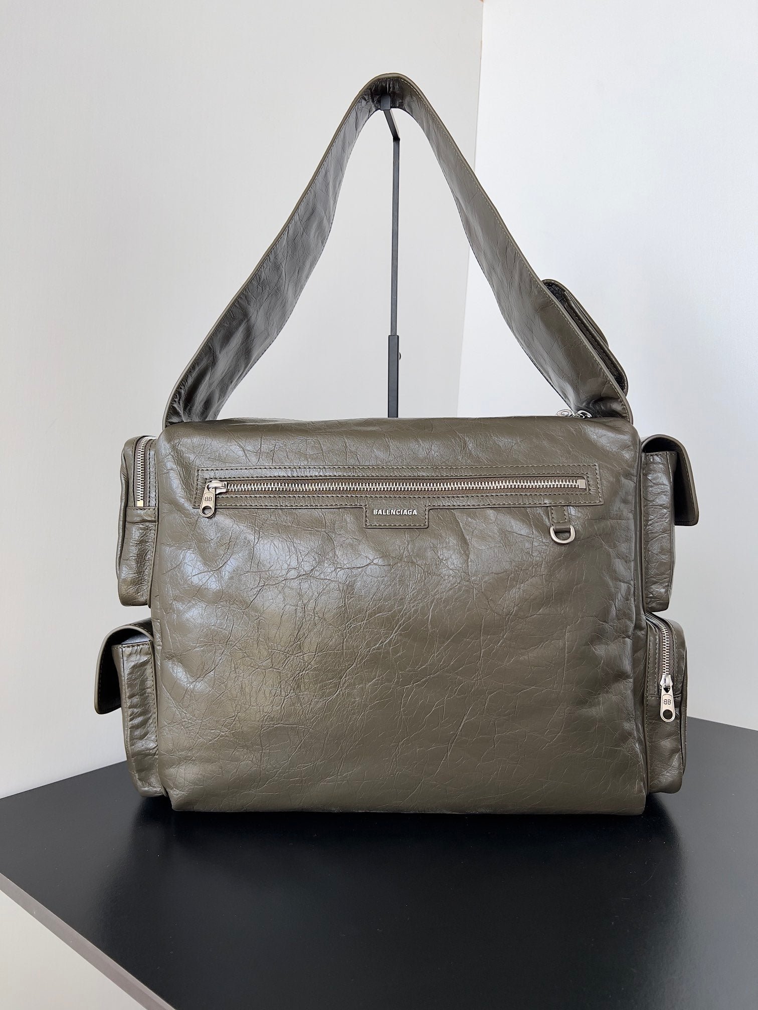 {Style No: 1VAIEKYP} SUPERBUSY LARGE SLING BAG 42 IN KHAKI GREEN LAMBSKIN - Image 6
