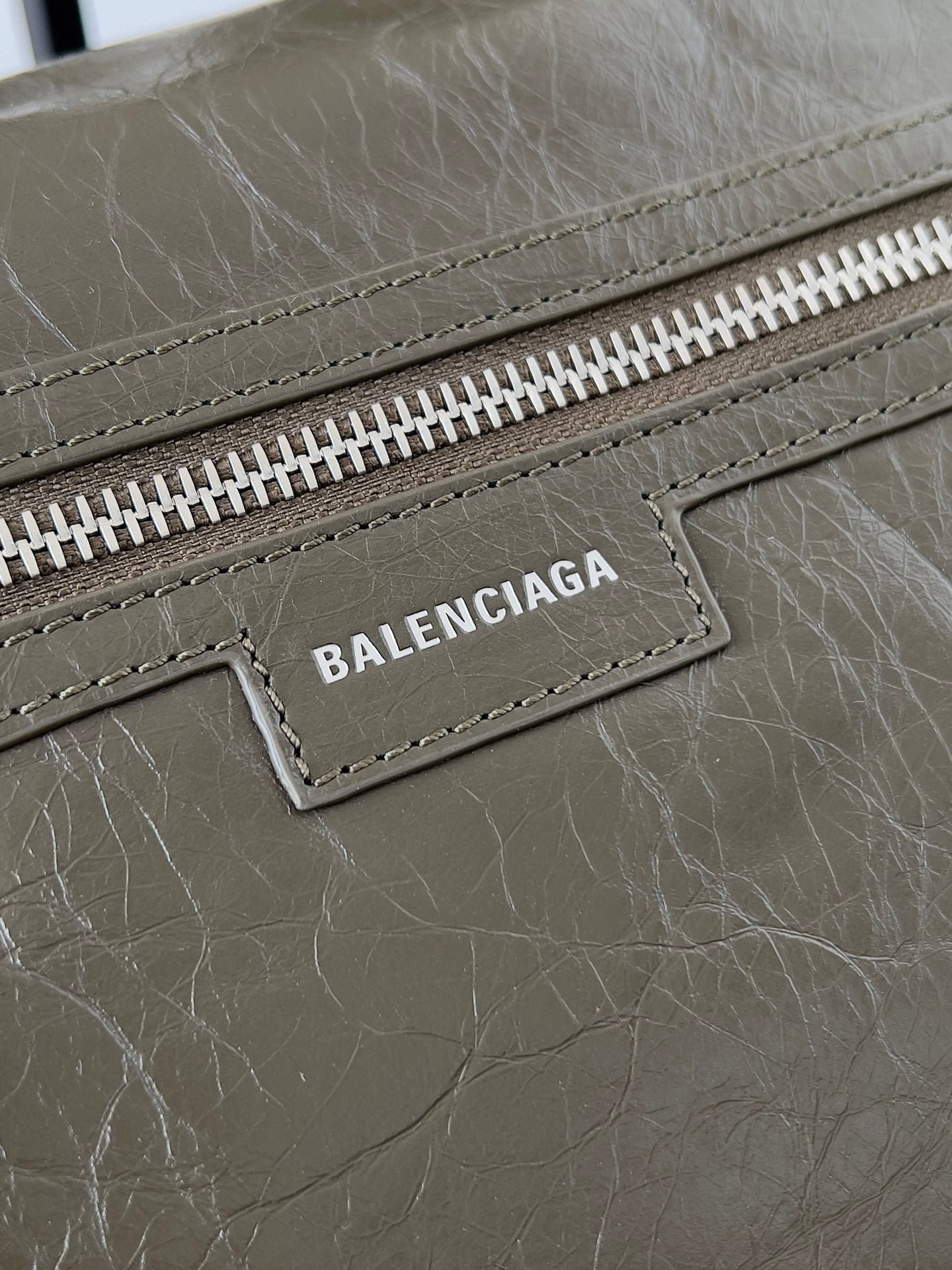 {Style No: 1VAIEKYP} SUPERBUSY LARGE SLING BAG 42 IN KHAKI GREEN LAMBSKIN - Image 8