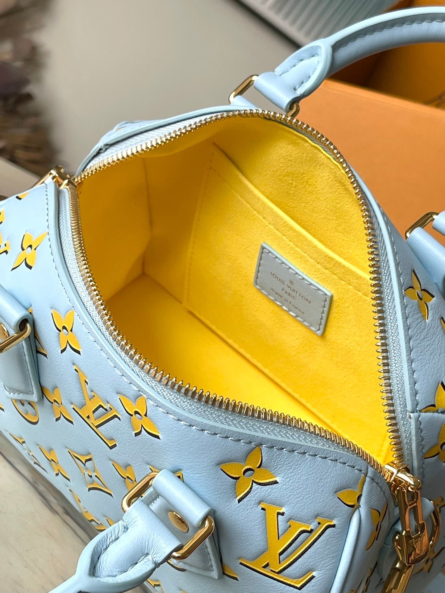 {Style No: YM4G1ZLH} SPEEDY BANDOULIÈRE 20 IN SKY YELLOW MONOGRAM CALFSKIN GOLD BUCKLE - Image 3