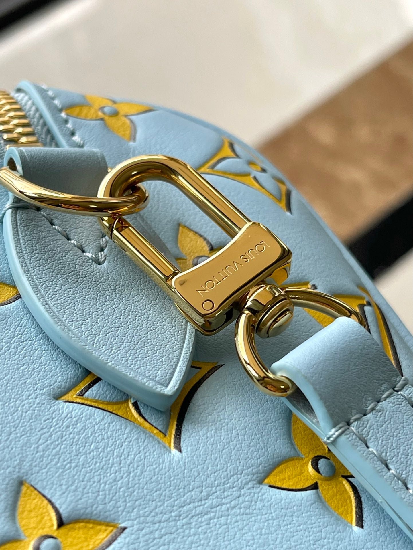 {Style No: YM4G1ZLH} SPEEDY BANDOULIÈRE 20 IN SKY YELLOW MONOGRAM CALFSKIN GOLD BUCKLE - Image 8