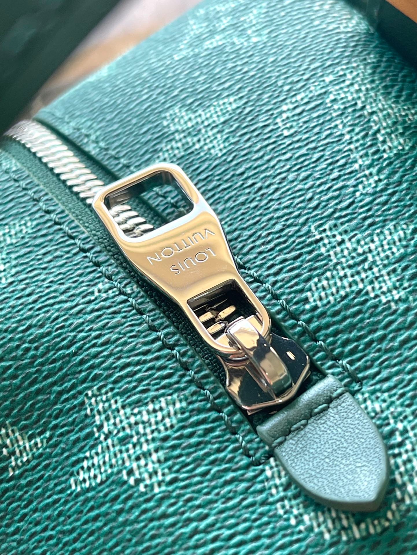 {Style No: OQX65HKB} LOCKER DOPP KIT 28 IN GREEN MONOGRAM HERITAGE CANVAS - Image 3