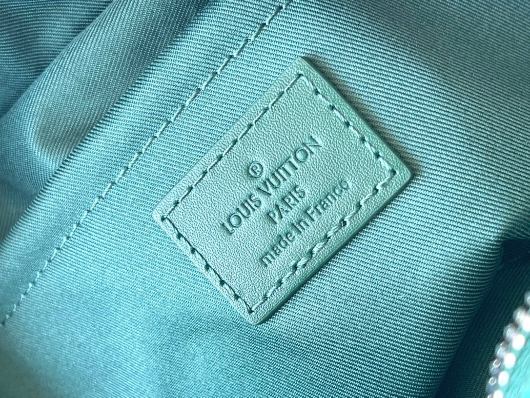 {Style No: OQX65HKB} LOCKER DOPP KIT 28 IN GREEN MONOGRAM HERITAGE CANVAS - Image 6