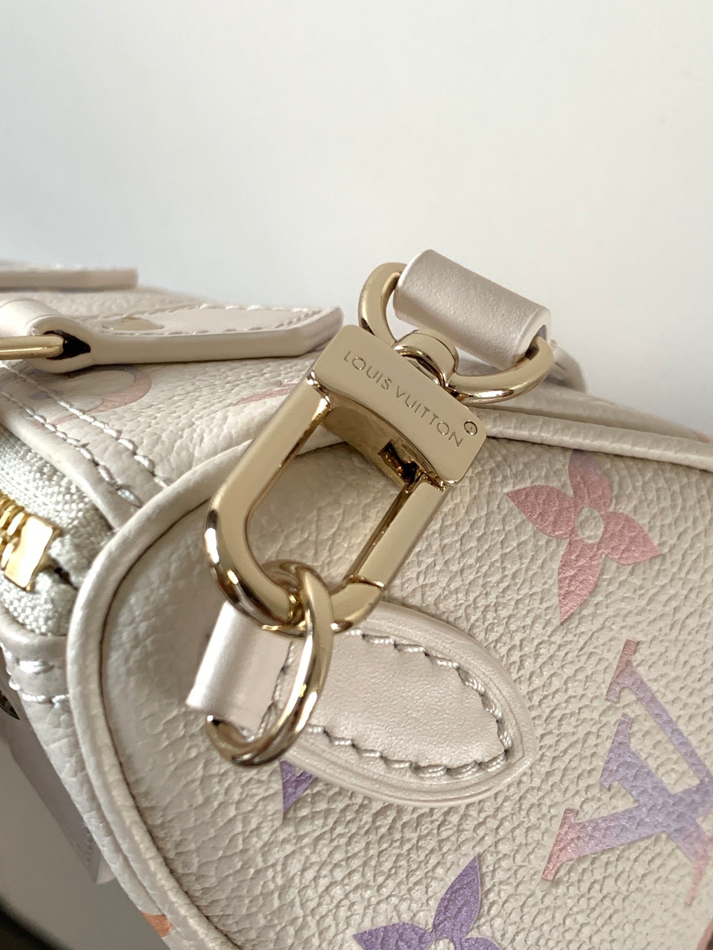 {Style No: 1DU5CKRH} LV 25S NANO SPEEDY 16 IN BEIGE DREAM EMBOSSED TEXTURED CALFSKIN - Image 7