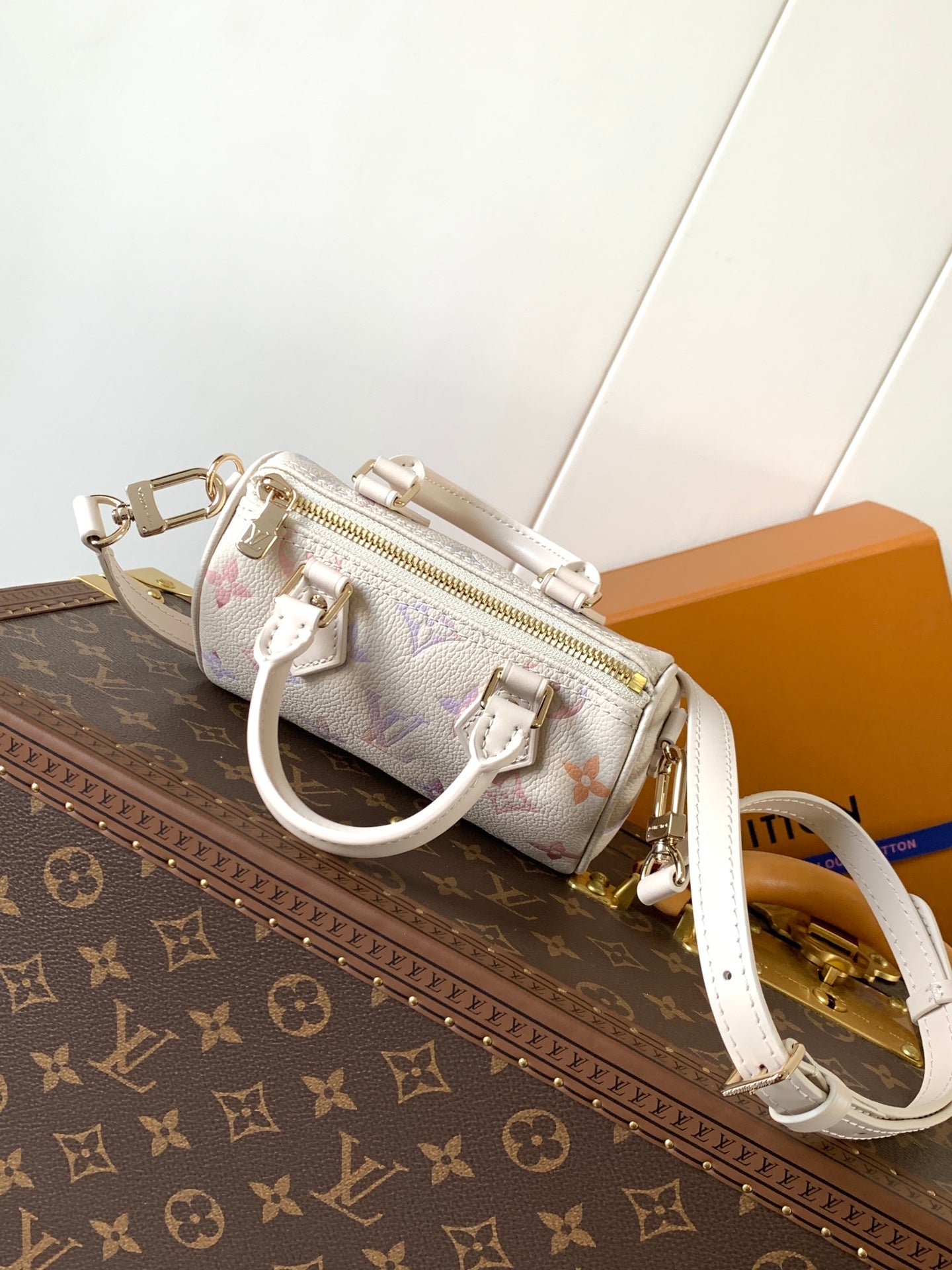 {Style No: 1DU5CKRH} LV 25S NANO SPEEDY 16 IN BEIGE DREAM EMBOSSED TEXTURED CALFSKIN - Image 6