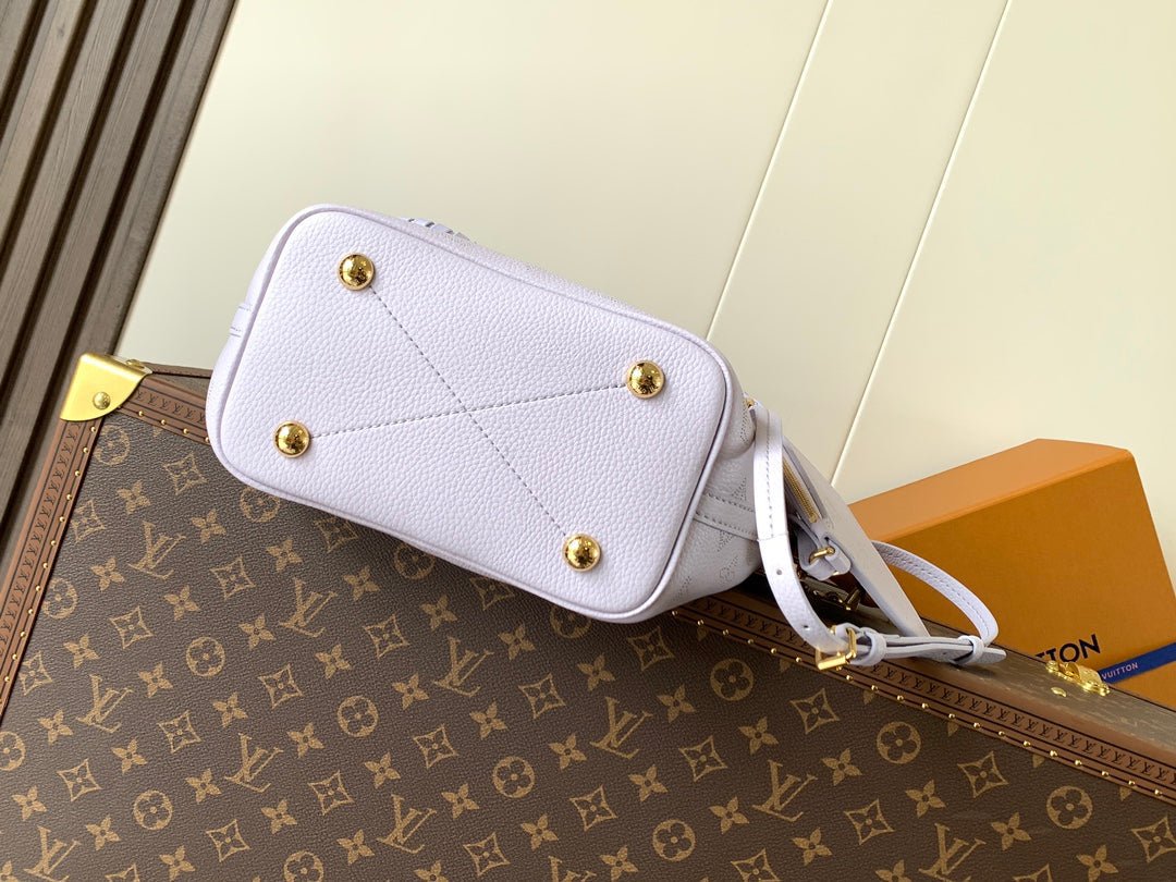 {Style No: J3XW53MV} LV 25S BLOSSOM BAG 20 IN MISTY PURPLE CALFSKIN GOLD HARDWARE - Image 6