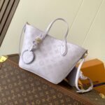 {Style No: J3XW53MV} LV 25S BLOSSOM BAG 20 IN MISTY PURPLE CALFSKIN GOLD HARDWARE