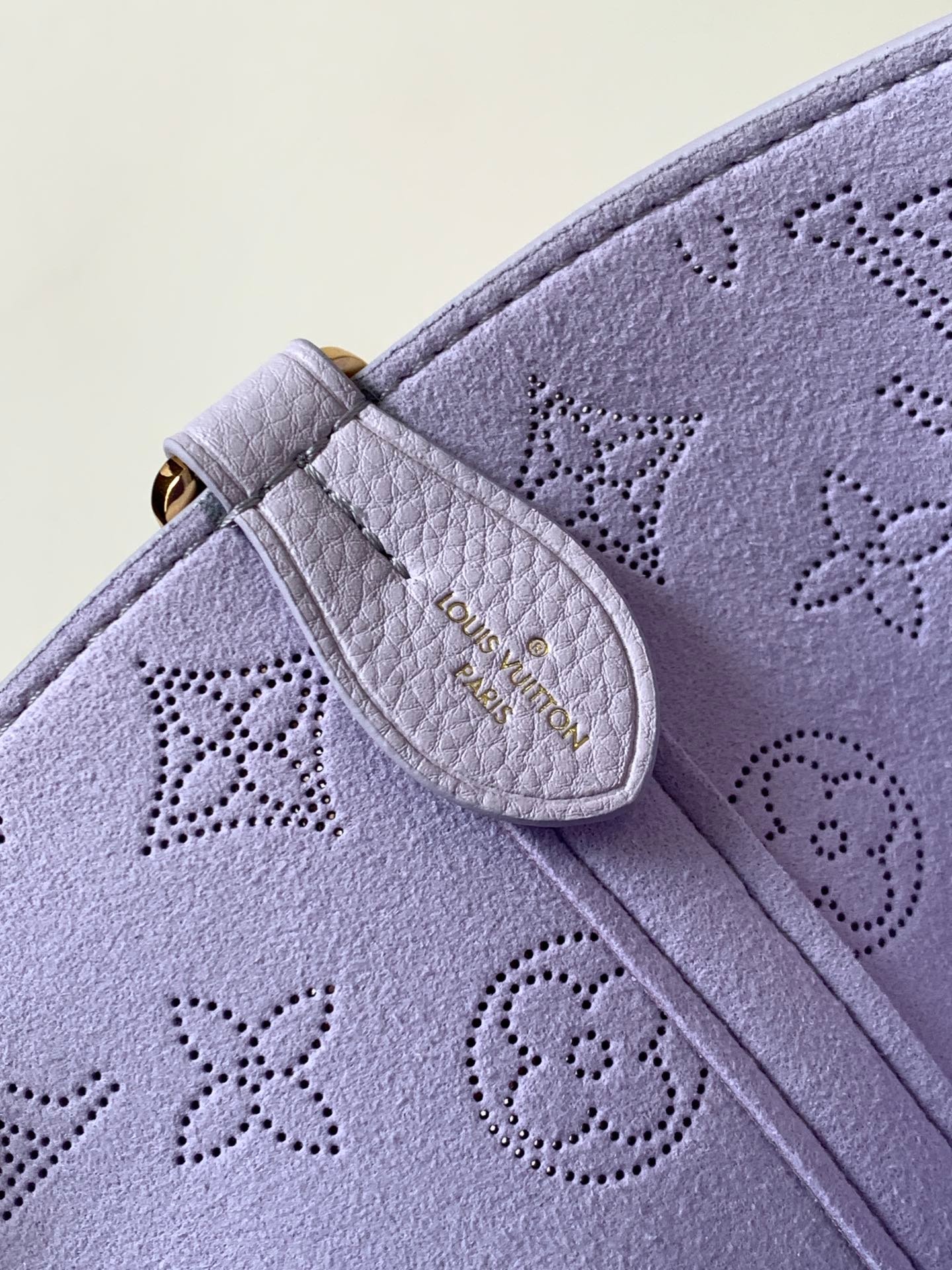 {Style No: J3XW53MV} LV 25S BLOSSOM BAG 20 IN MISTY PURPLE CALFSKIN GOLD HARDWARE - Image 9