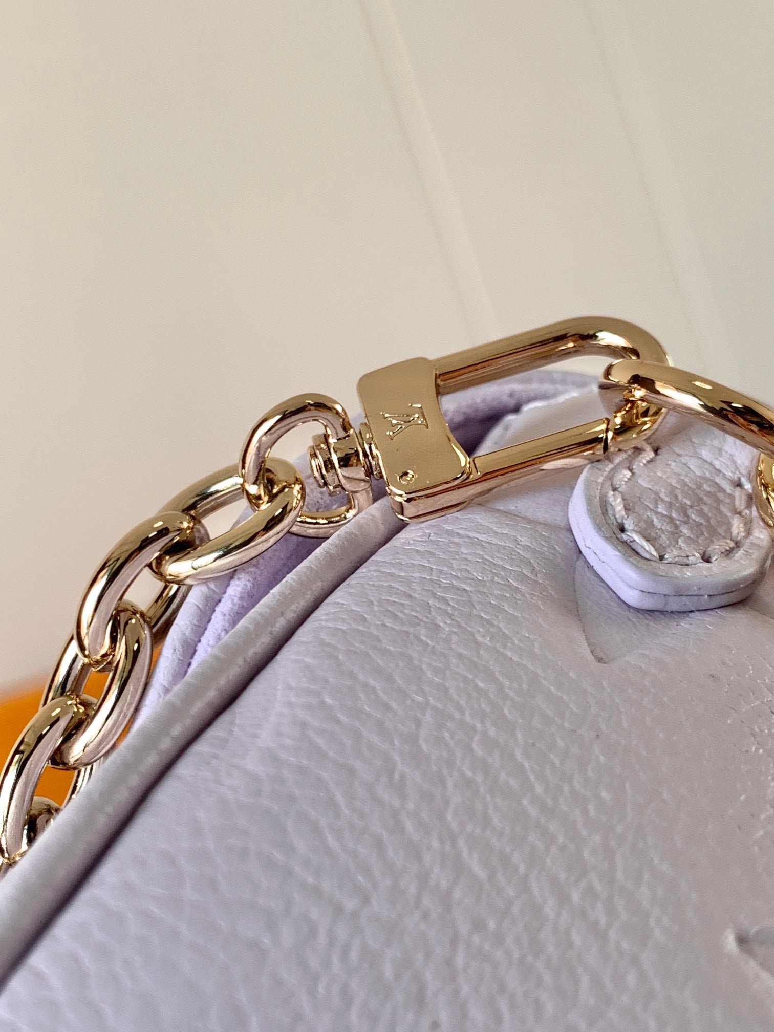 {Style No: 3S1QHDNI} LV 25S WALLET ON CHAIN IVY 23 IN MISTY PURPLE EMBOSSED CALFSKIN TRIM - Image 8
