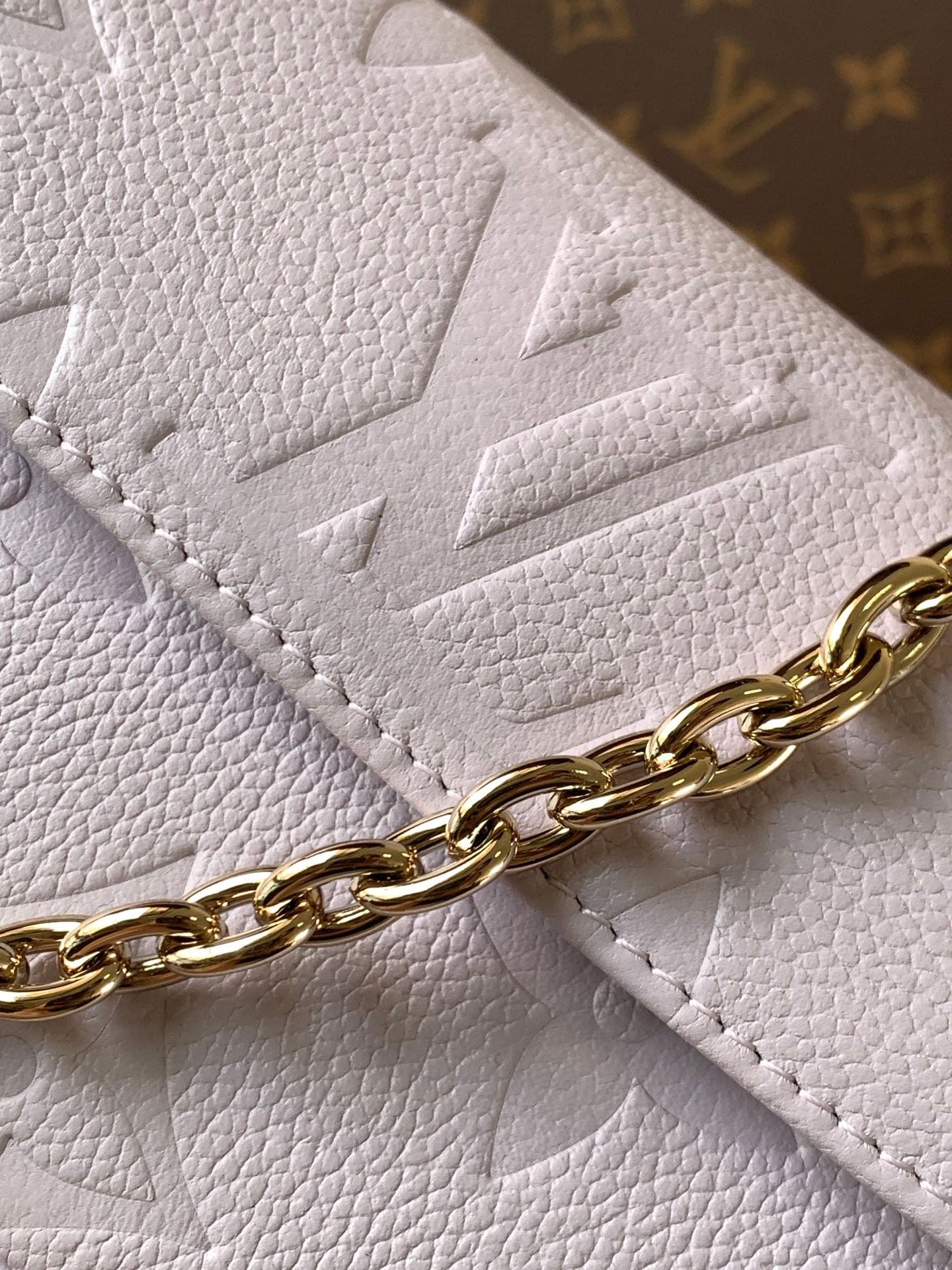 {Style No: 3S1QHDNI} LV 25S WALLET ON CHAIN IVY 23 IN MISTY PURPLE EMBOSSED CALFSKIN TRIM - Image 7