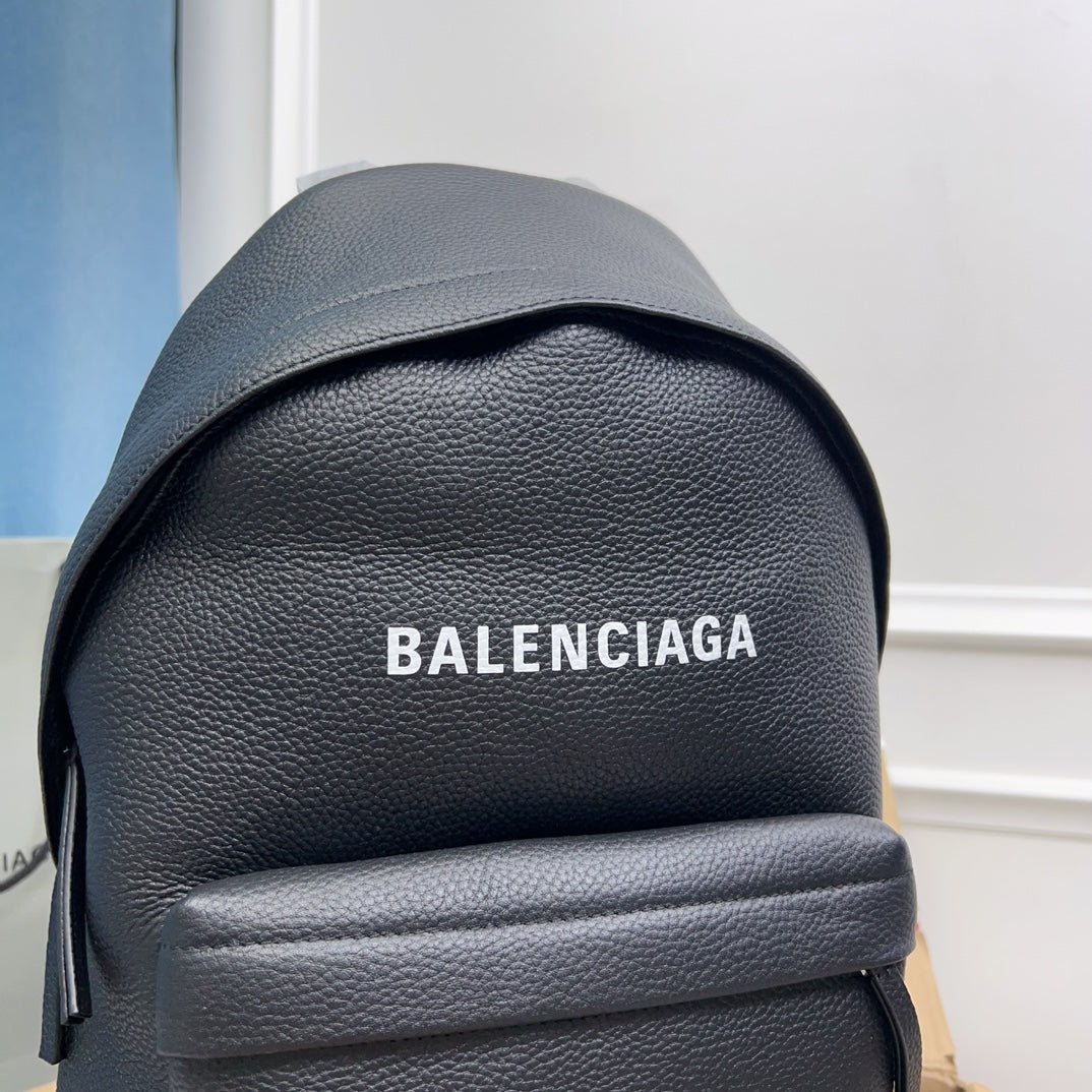 {Style No: VS8FUGTY} EVERYDAY BACKPACK 39 IN BLACK GRAINED CALFSKIN - Image 7