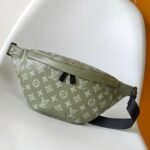 {Style No: Q7YPMDX9} LV 25S DISCOVERY BUMBAG 44 IN OLIVE GREEN MONOGRAM CALFSKIN AND CANVAS