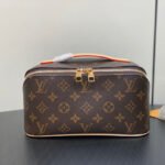 {Style No: 18X8RG2F} TOILETRY BAG 24 IN BROWN MONOGRAM CANVAS