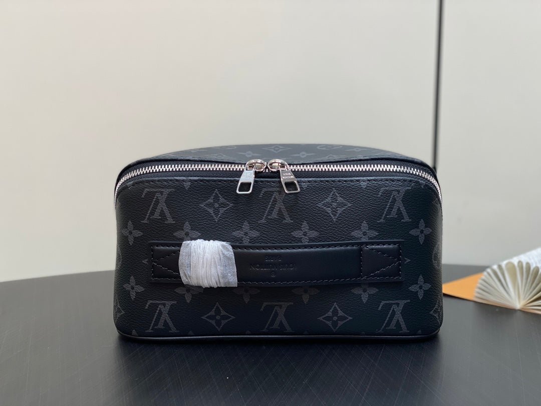 {Style No: 6K71NL6H} TOILETRY BAG 24 IN BLACK MONOGRAM ECLIPSE CANVAS - Image 3