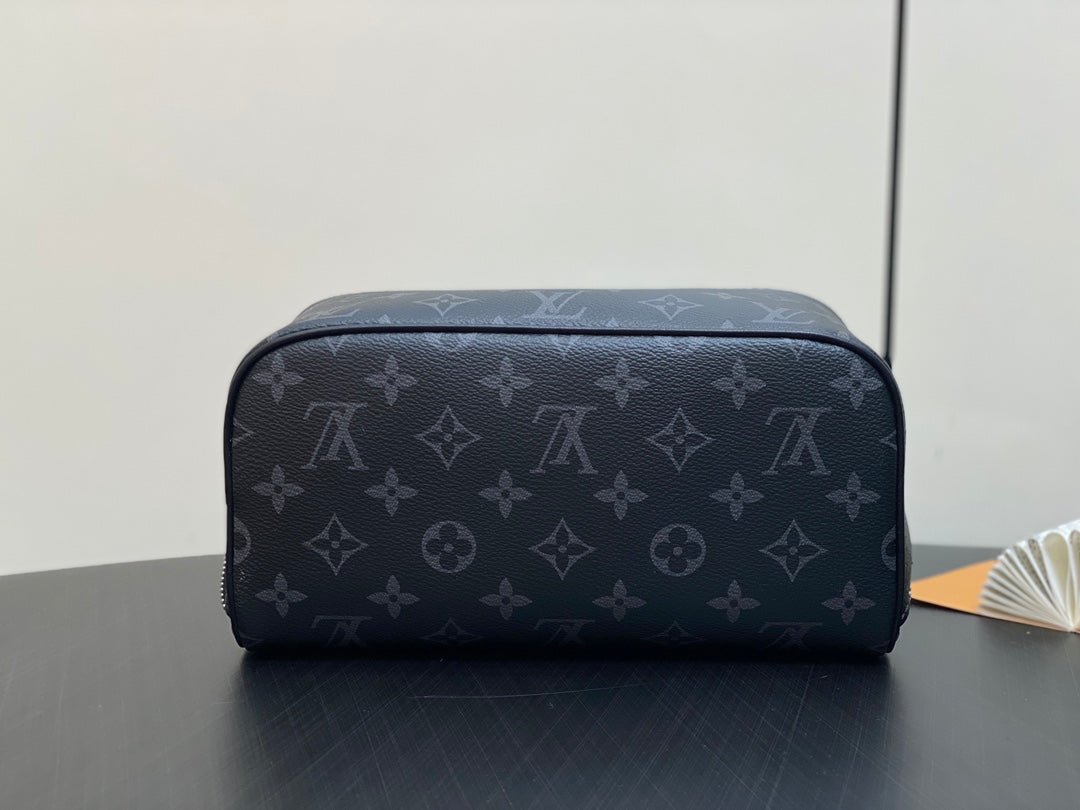 {Style No: 6K71NL6H} TOILETRY BAG 24 IN BLACK MONOGRAM ECLIPSE CANVAS - Image 4