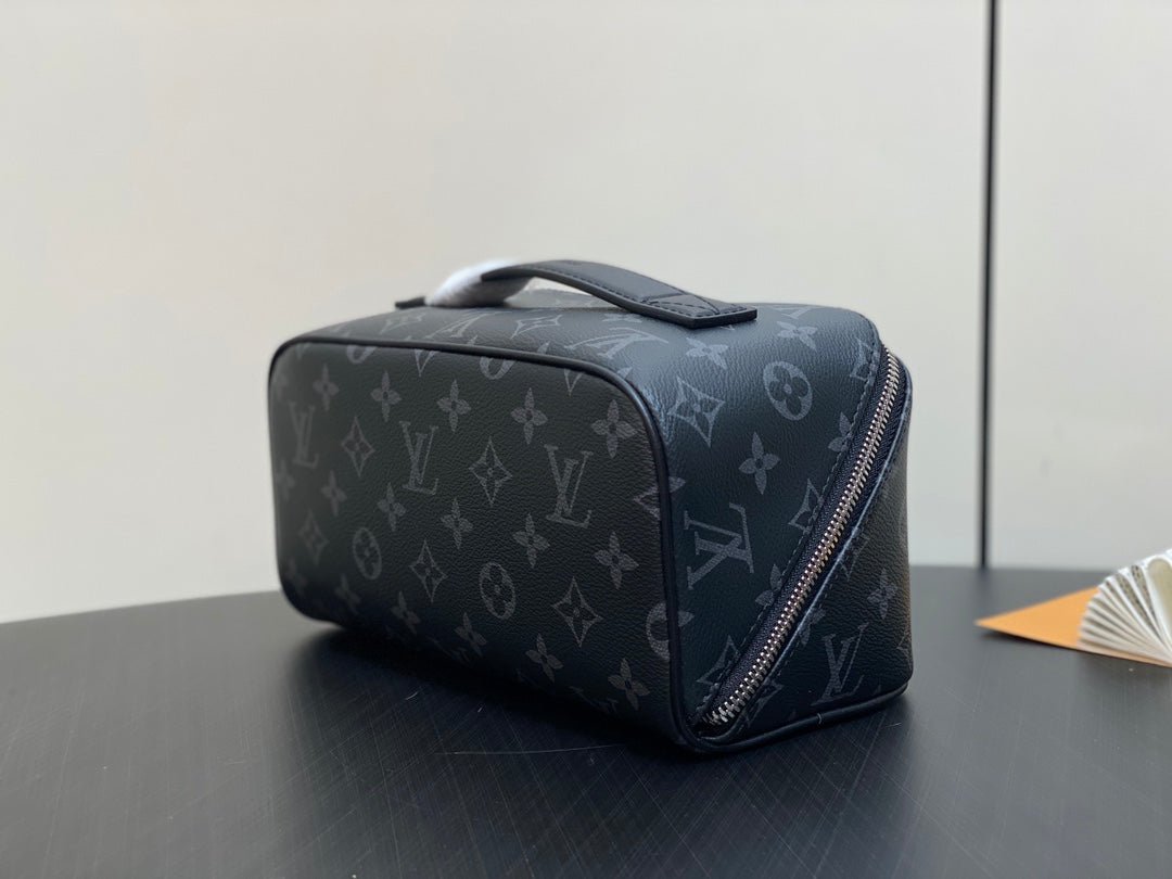 {Style No: 6K71NL6H} TOILETRY BAG 24 IN BLACK MONOGRAM ECLIPSE CANVAS - Image 10