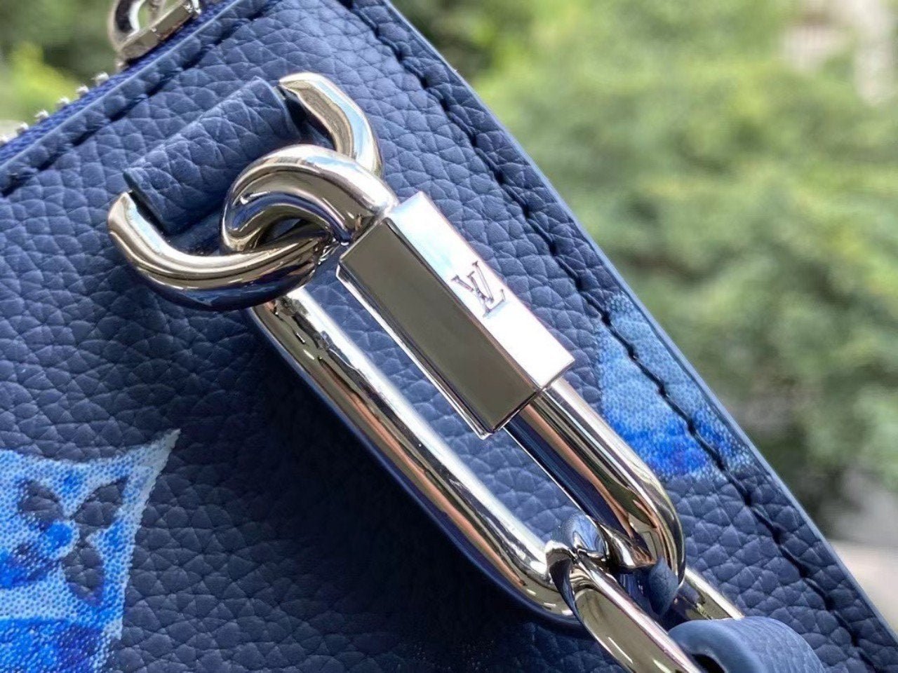 {Style No: J4CDRL3C} LV SAC PLAT ZIPPE - Image 5