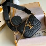 {Style No: 7CGRUYII} MULTI-POCHETTE BLACK CALFKIN 19CM CROSS BODY BAG