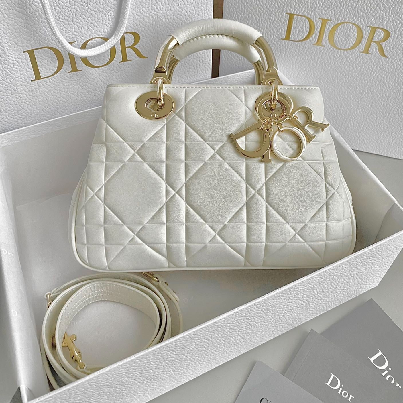 {Style No: MBZJ8LCI} LADY 25 HANDBAG IN WHITE CALFSKIN