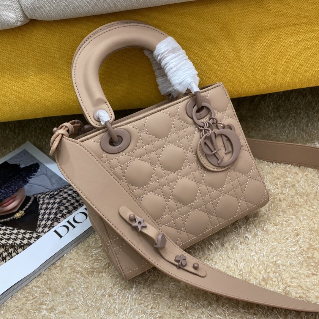 {Style No: TWXAKMTE} LADY MY ABC BAG 20CM BEIGE CANNAGE LAMBSKIN