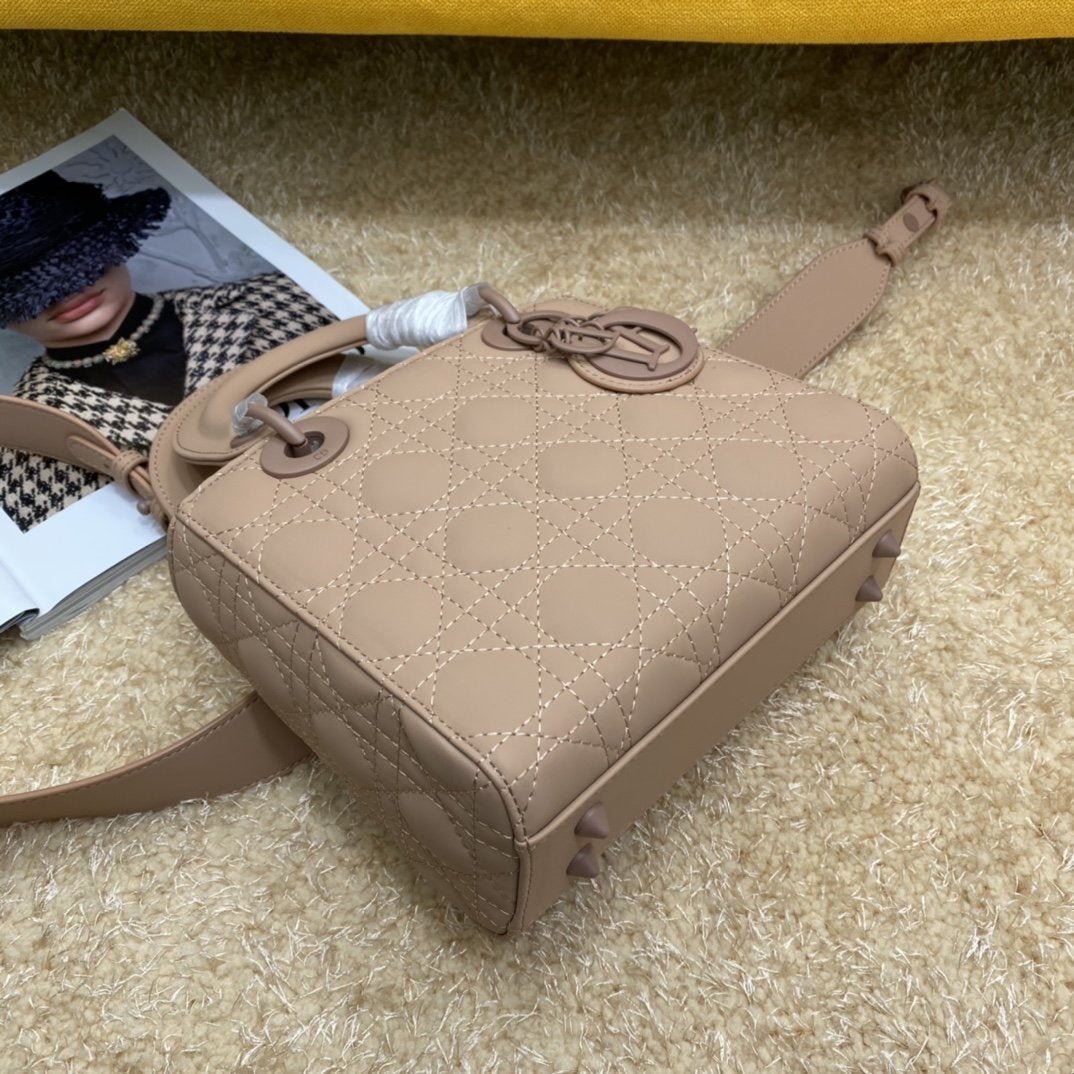{Style No: TWXAKMTE} LADY MY ABC BAG 20CM BEIGE CANNAGE LAMBSKIN - Image 2