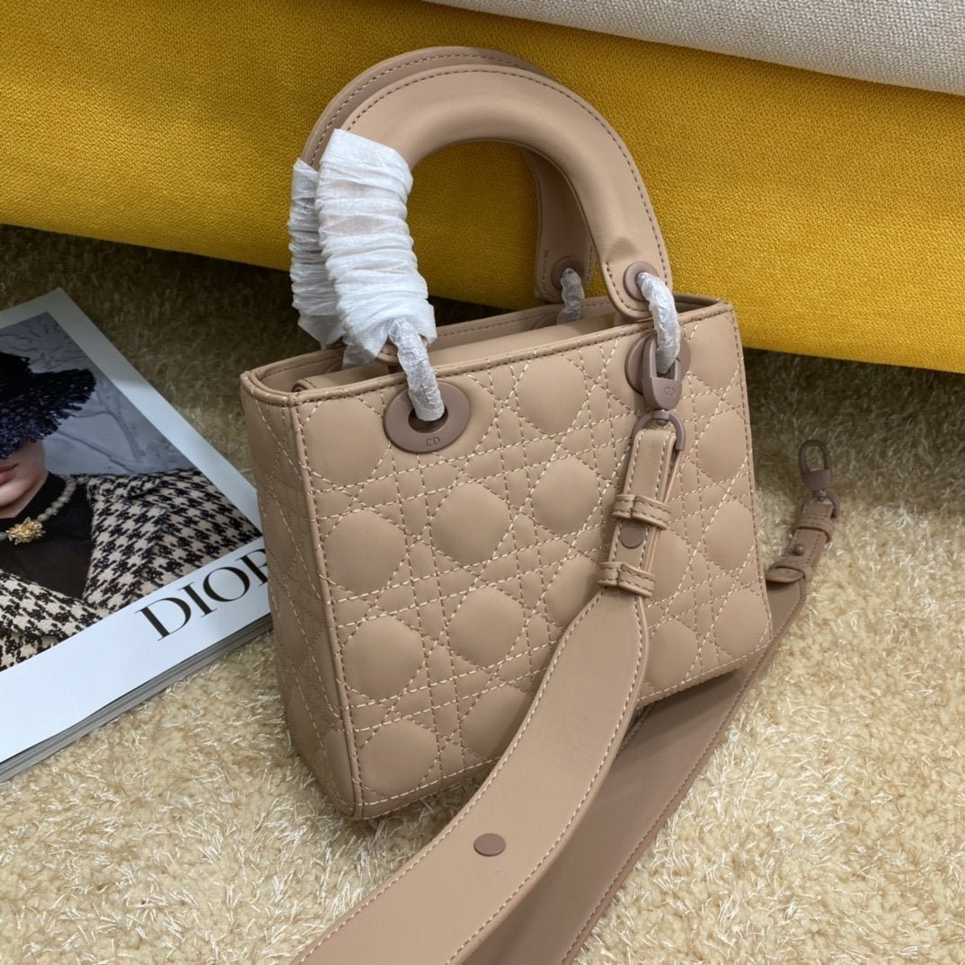 {Style No: TWXAKMTE} LADY MY ABC BAG 20CM BEIGE CANNAGE LAMBSKIN - Image 3