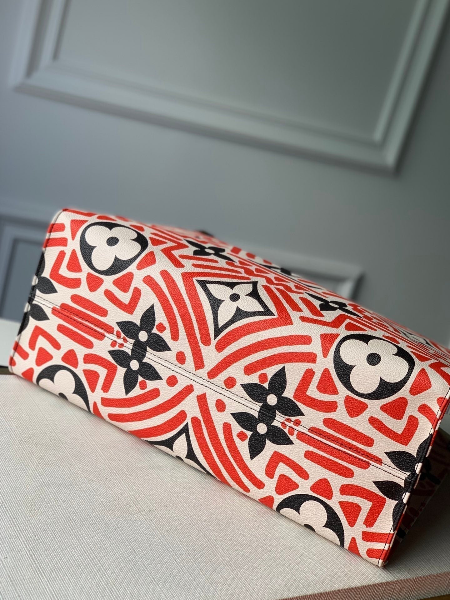 {Style No: XD3IEW91} LV CRAFTY ONTHEGO GM CREAM AND RED MONOGRAM GIANT CANVAS - Image 3