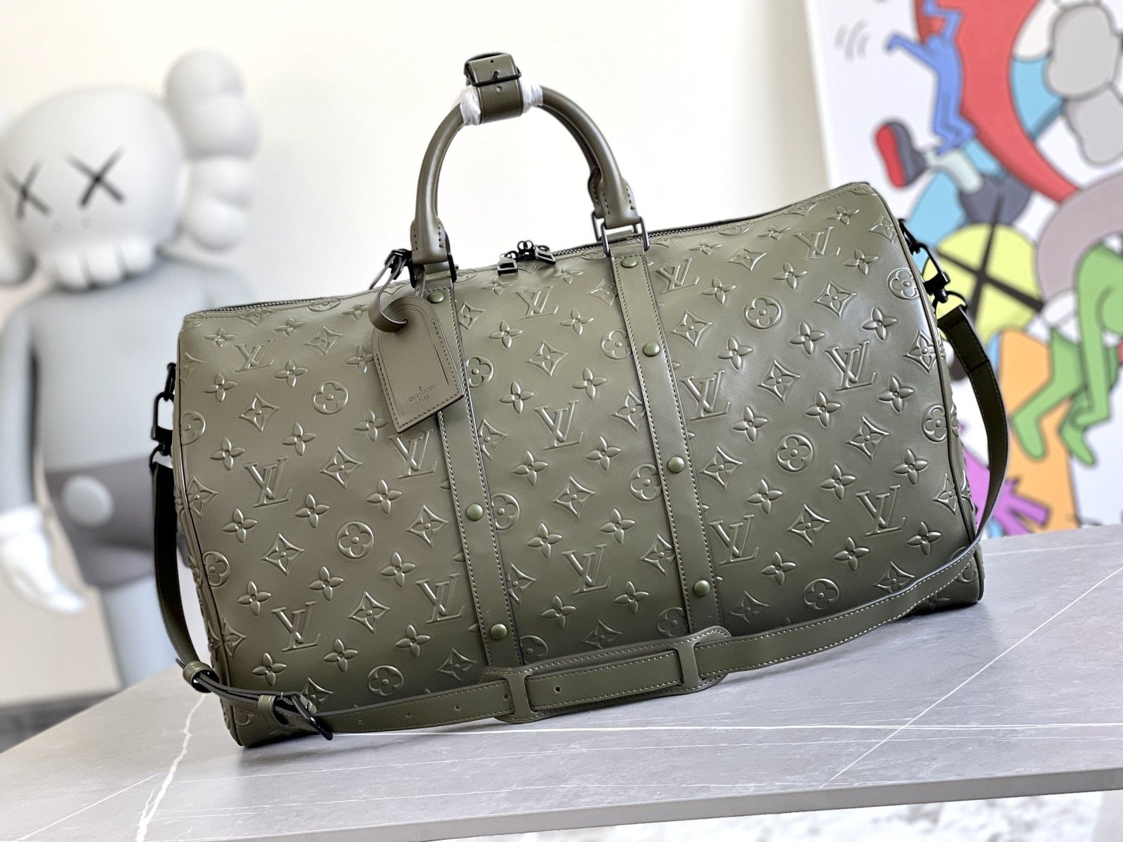 {Style No: KXMSVDFO} KEEPALL 50 BANDOULIERE KHAKI EMPREINTE LEATHER - Image 2
