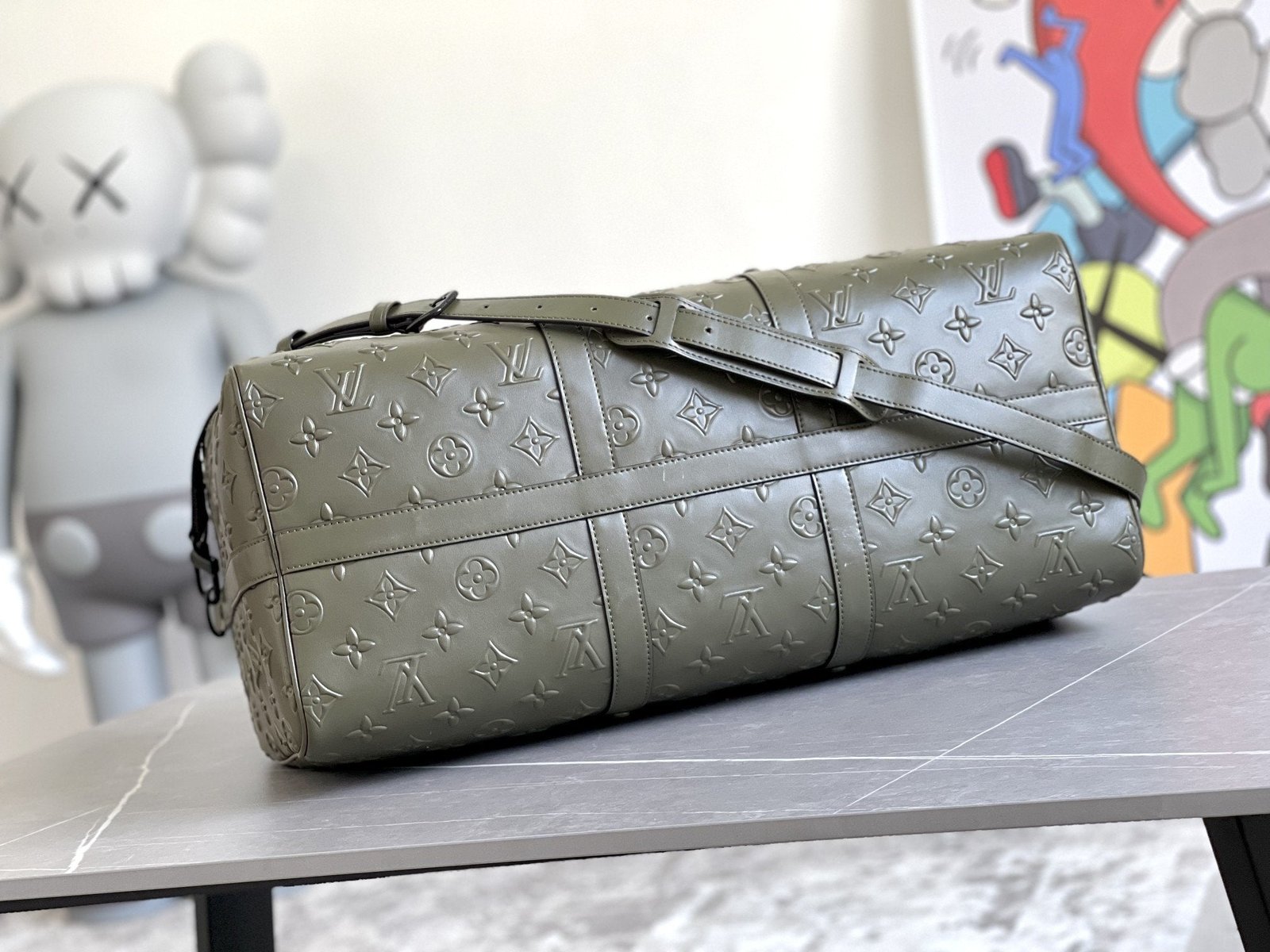 {Style No: KXMSVDFO} KEEPALL 50 BANDOULIERE KHAKI EMPREINTE LEATHER - Image 5