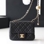 {Style No: OIHXGAJV} FLAP BAG 17CM GOLD HARDWARE BLACK LAMBSKIN