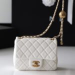 {Style No: BZ9CLQA6} FLAP BAG 17CM WHITE LAMBSKIN GOLD HARDWARE