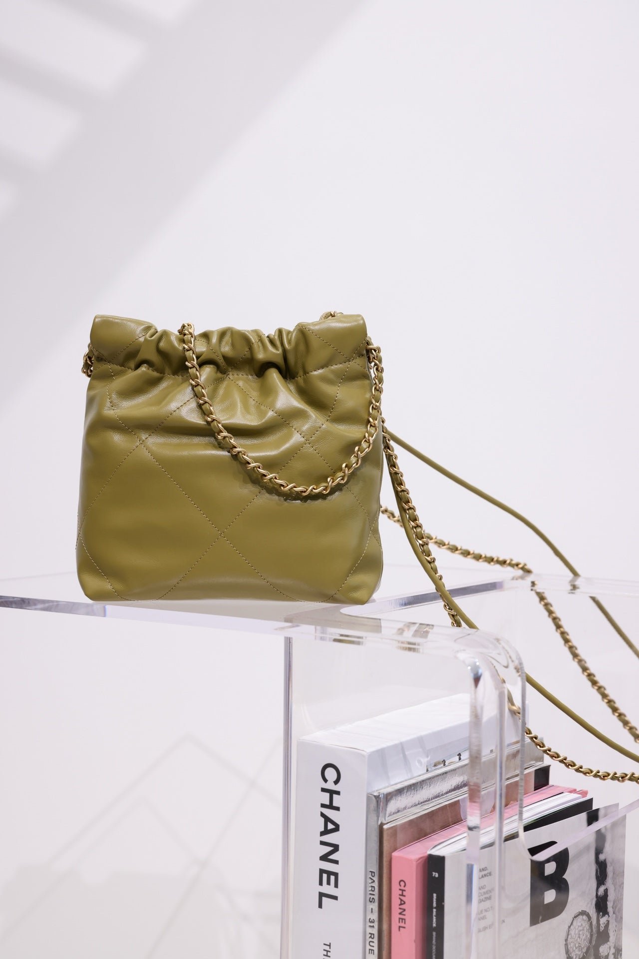 {Style No: WW5VXF8O} CC HOBO BAG 22 KHAKI LAMBSKIN GOLD HARDWARE 20CM - Image 4