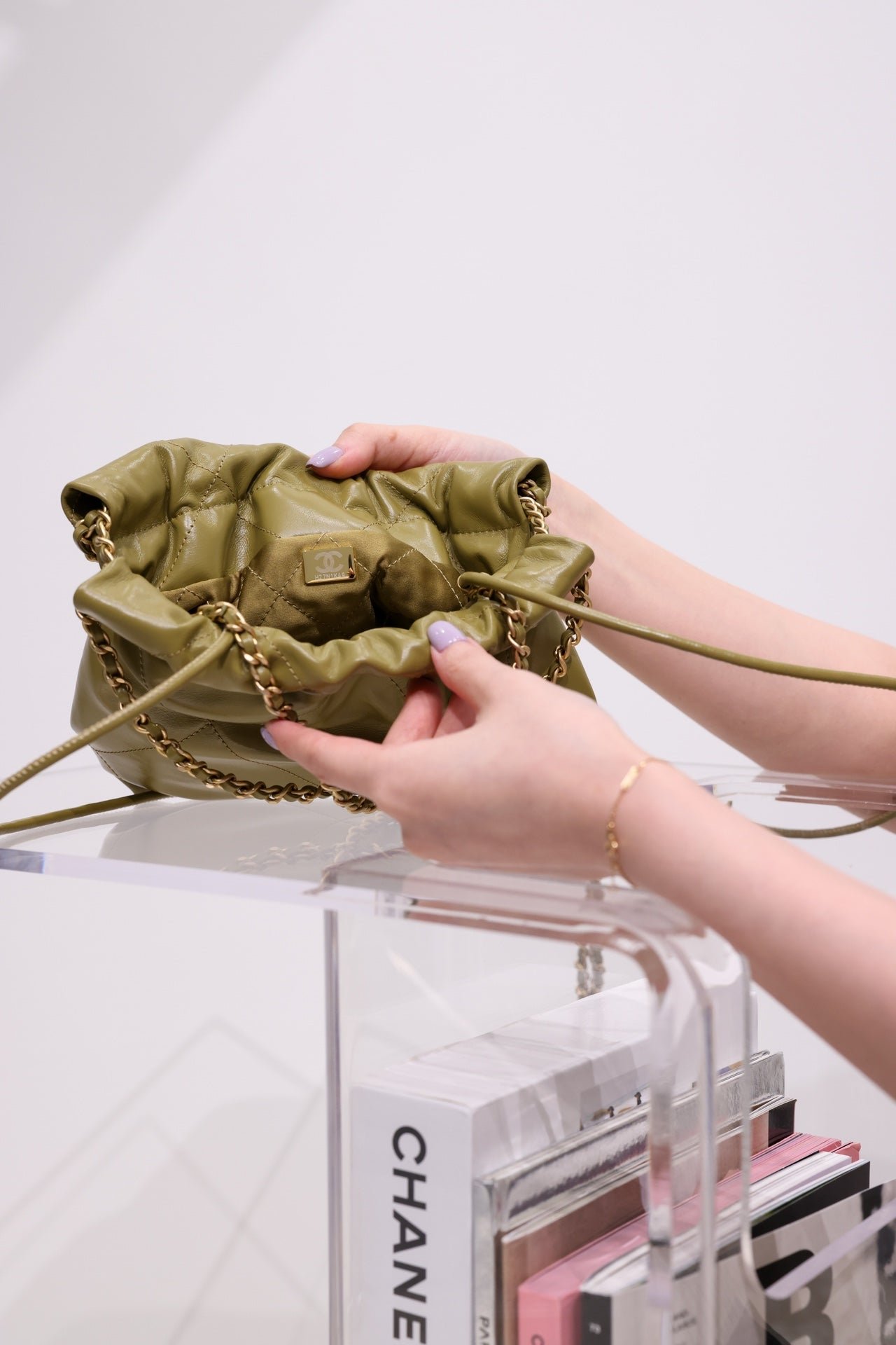 {Style No: WW5VXF8O} CC HOBO BAG 22 KHAKI LAMBSKIN GOLD HARDWARE 20CM - Image 9