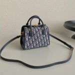 {Style No: UO65DDFJ} SMALL BOSTON 22 BLUE OBLIQUE EMBROIDERY