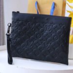 {Style No: N9ROV5WC} POCHETTE TO GO 30 MONOGRAM SHADOW