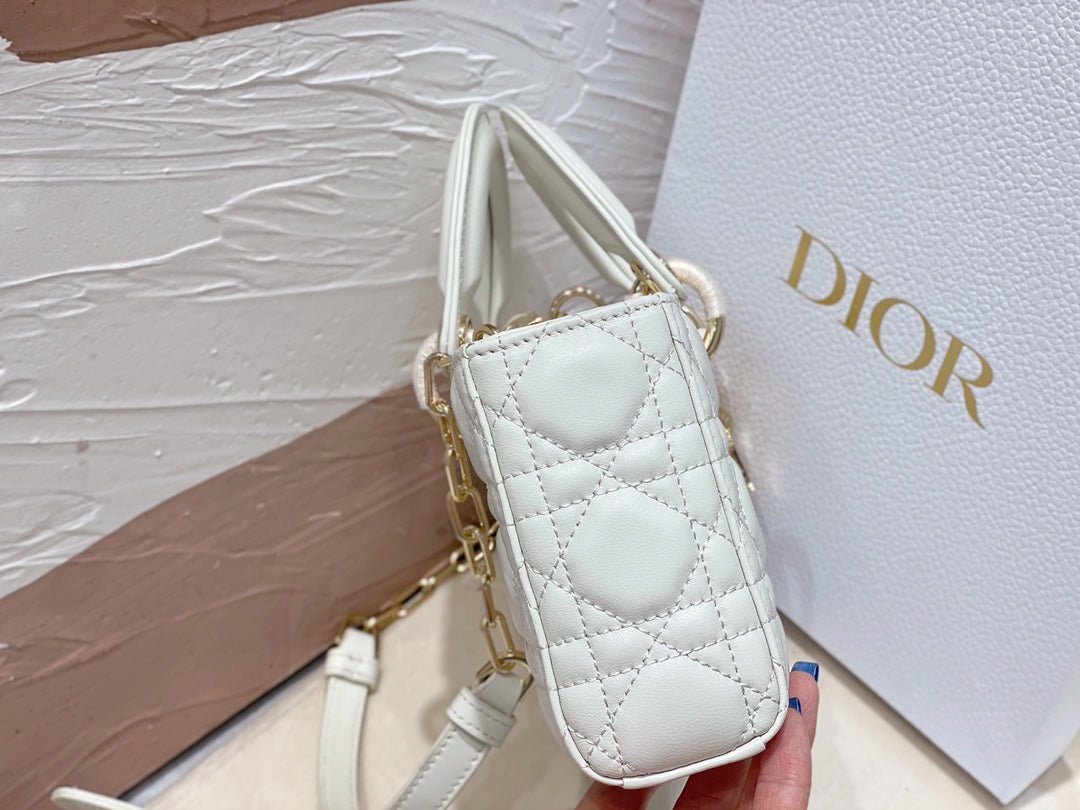 {Style No: FU8DNF4D} MICRO LADY D-JOY 16.5 WHITE LAMBSKIN - Image 3