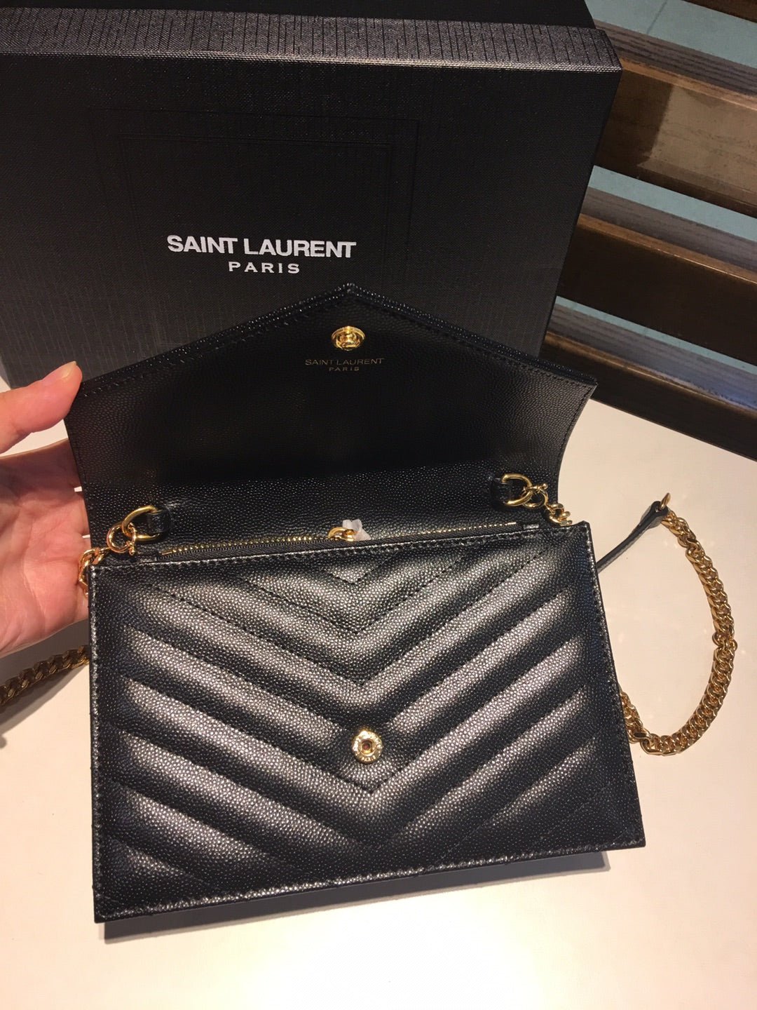 {Style No: 8K7TRMNH} AVIAR 19 CHAIN BAG IN BLACK CALFSKIN - Image 5