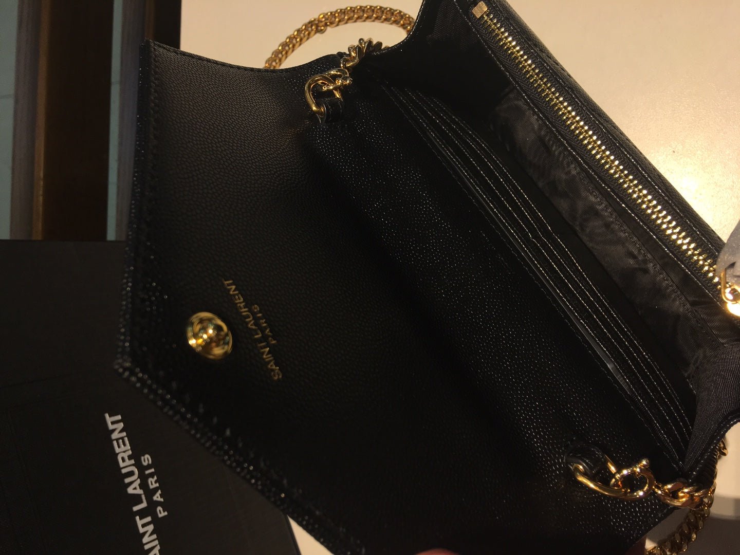 {Style No: 8K7TRMNH} AVIAR 19 CHAIN BAG IN BLACK CALFSKIN - Image 6